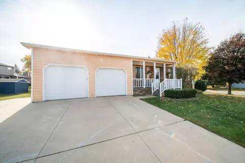 1104 5th St NW, Kasson, MN 55944