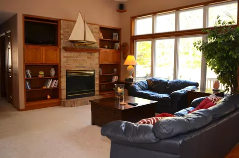 702 Hallstrom Dr, Red Wing, MN 55066 photo 2