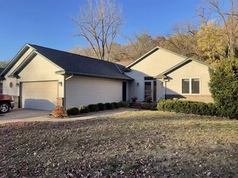 702 Hallstrom Dr, Red Wing, MN 55066