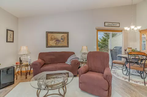 1441 S Trail Cir, Faribault, MN 55021 photo 4