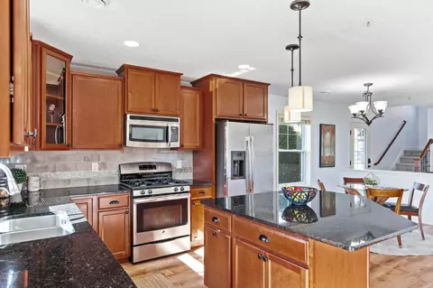 3475 Chestnut Ln, Eagan, MN 55123 photo 3