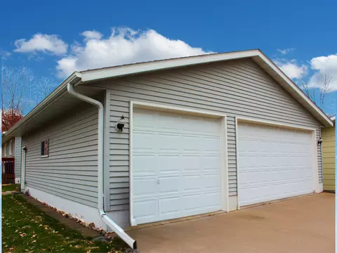 917 12th Ave SE, Saint Cloud, MN 56304 photo 2