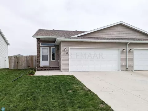 4454 18th St S, Moorhead, MN 56560