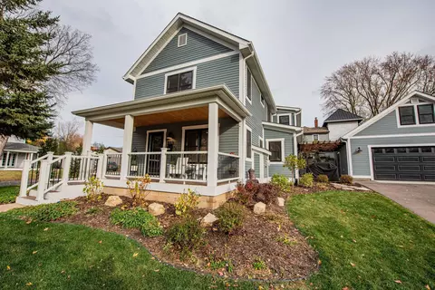 923 5th St N, Stillwater, MN 55082