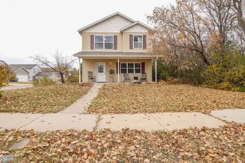 415 19th St N, Moorhead, MN 56560