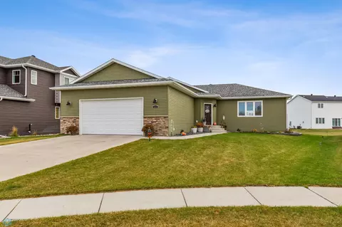 516 6 St E, Horace, ND 58047