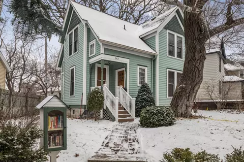 382 Dewey St, Saint Paul, MN 55104
