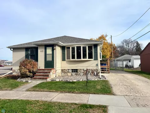 112 13th St S, Moorhead, MN 56560
