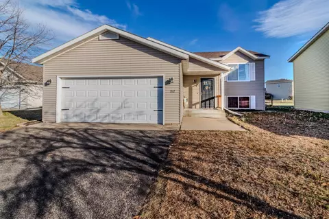 912 Savanna Ave, Saint Cloud, MN 56303