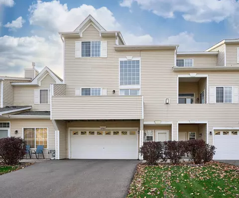 17593 Hackberry Ct, Eden Prairie, MN 55347