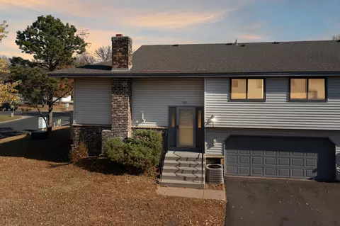 1712 Woodgate Ln, Eagan, MN 55122