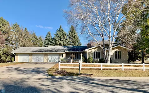 3206 Rivershore Dr, Moorhead, MN 56560