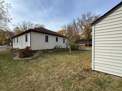 108 W Maple St, Marshall, MN 56258 photo 18