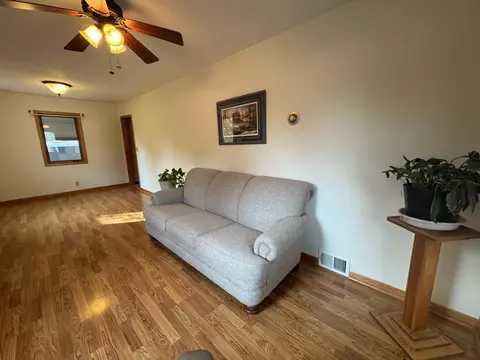 108 W Maple St, Marshall, MN 56258 photo 4