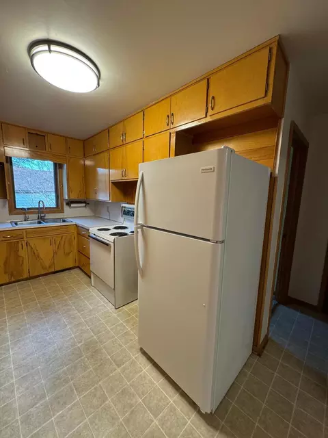 108 W Maple St, Marshall, MN 56258 photo 8