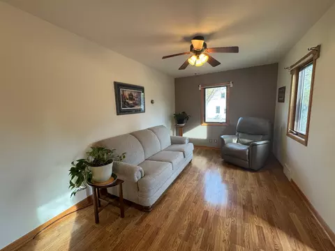 108 W Maple St, Marshall, MN 56258 photo 2
