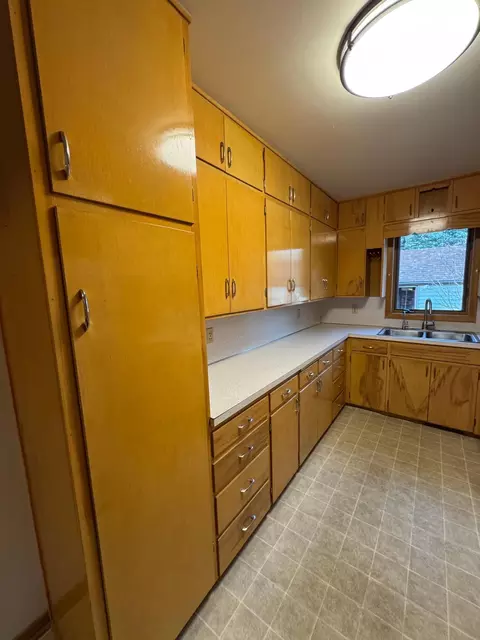 108 W Maple St, Marshall, MN 56258 photo 7