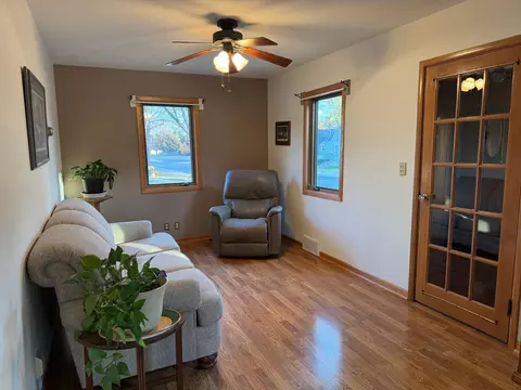 108 W Maple St, Marshall, MN 56258 photo 3