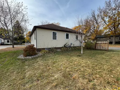 108 W Maple St, Marshall, MN 56258 photo 17