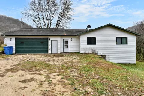 26275 Gilmore Ridge Dr, Winona, MN 55987