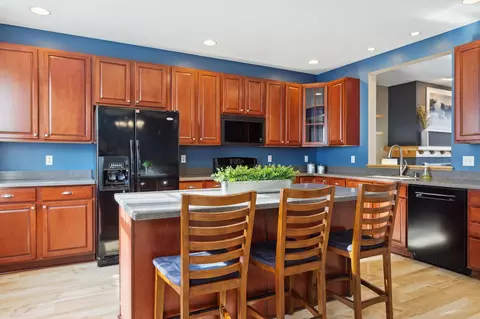 1674 Village Trl E #4, Maplewood, MN 55109