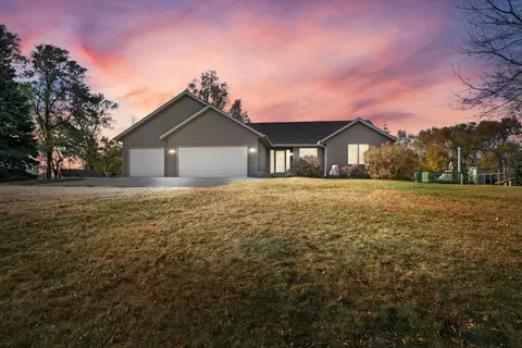 10114 280th St, Cannon Falls, MN 55009
