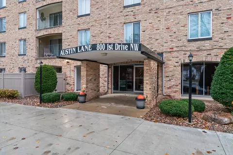800 1st Dr NW #302, Austin, MN 55912