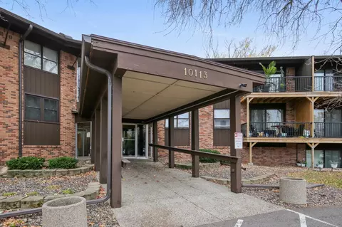 10113 W 34th St #341, Hopkins, MN 55305