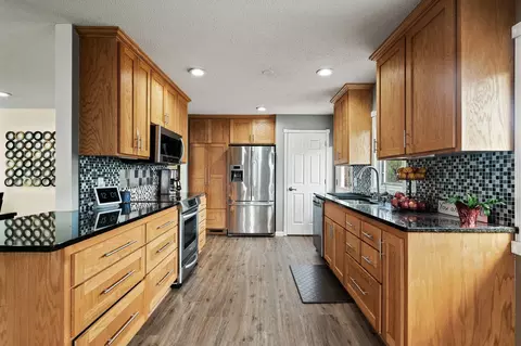 6532 Sumter Ave N, Brooklyn Park, MN 55428