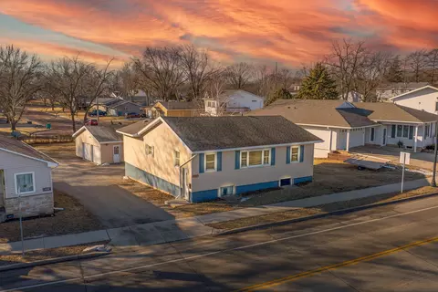 1128 Elm Ave E, Waseca, MN 56093