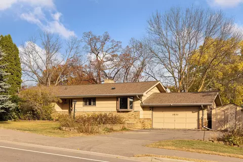 2923 Plymouth Rd, Minnetonka, MN 55305