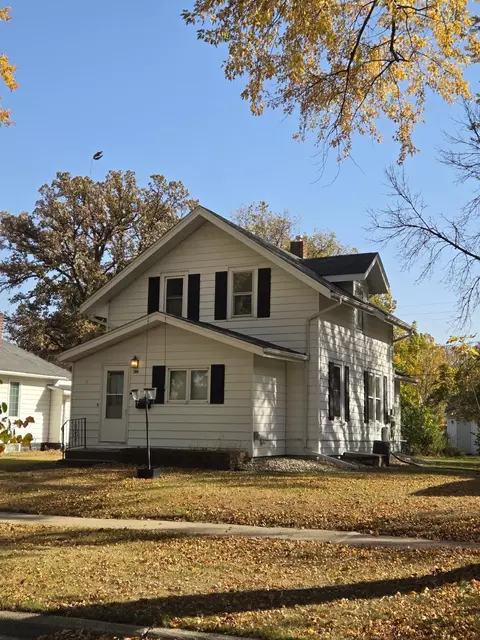 308 E 8th St, Morris, MN 56267