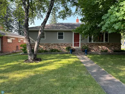1338 15th Ave S, Moorhead, MN 56560