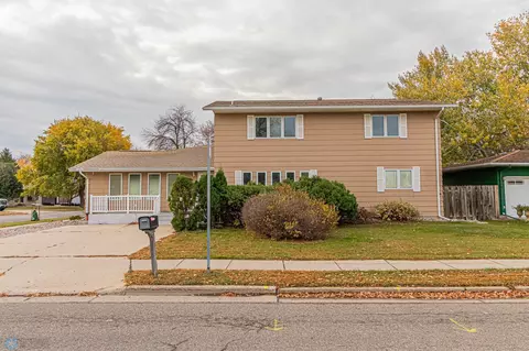 627 7th Ave W, West Fargo, ND 58078