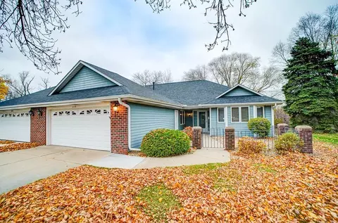 1138 Lois Ct, Shoreview, MN 55126