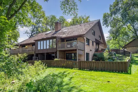 17910 Tioga Trl, Wayzata, MN 55391