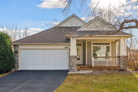 2019 Clover Ct, Chanhassen, MN 55317