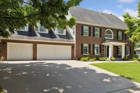 2345 Field Stone Dr, Mendota Heights, MN 55120