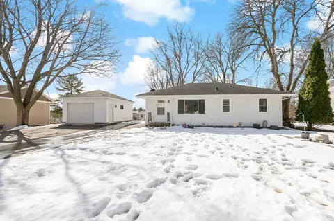 264 Pinewood Dr, Apple Valley, MN 55124