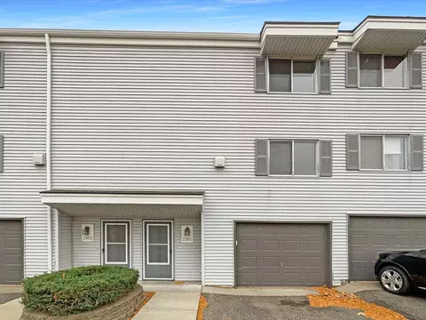 2360 Londin Ln E, Maplewood, MN 55119