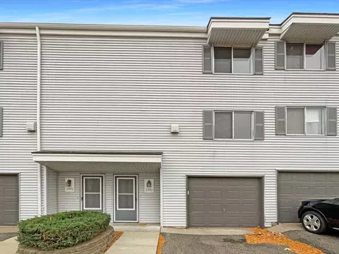 2360 Londin Ln E, Maplewood, MN 55119