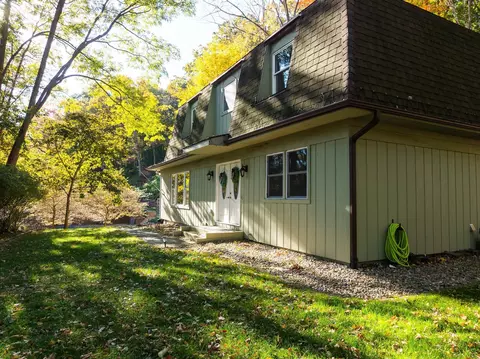 w5867 Hillcrest Drive, La Crosse, WI 54601