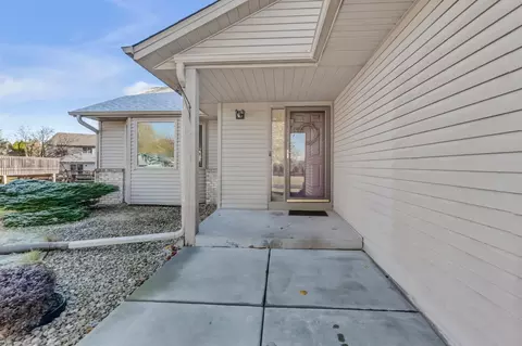 2613 Brittany Ln, Woodbury, MN 55125
