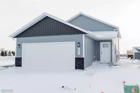 2531 37th Ave S, Moorhead, MN 56560
