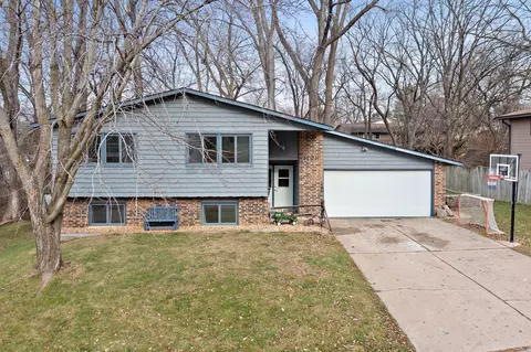 1728 Woodland Dr, Red Wing, MN 55066