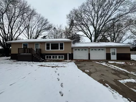 34 10th Ave NE, Hutchinson, MN 55350