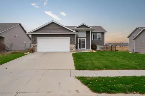 5413 Weatherstone Dr NW, Rochester, MN 55901