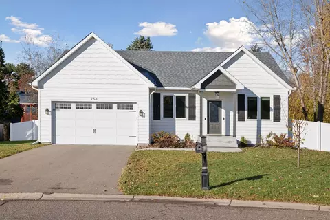753 Crestview Dr N, Maplewood, MN 55119