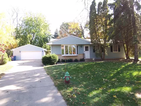 2280 Sierra Ct, White Bear Lake, MN 55110