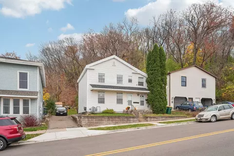 424 3rd St, Hudson, WI 54016